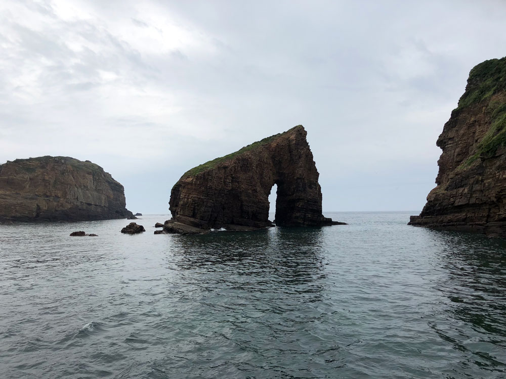 辰の島マンモス岩